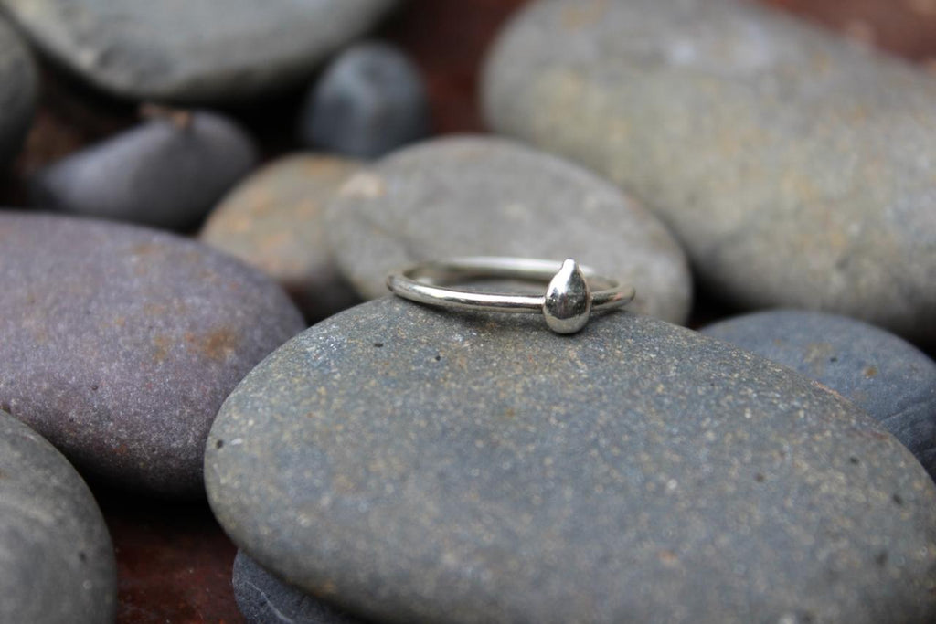 The Sesame Form ring close-up detail — handcrafted memorial jewelry for pregnancy loss | NOVA EMBRACE